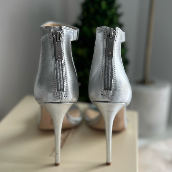 Vince Camuto ‘Imagine’ Silver Stiletto - Picture 16 of 17